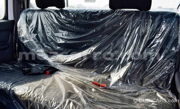 Comprar Importar Nissan NP 300 Branco Carro em Import - Dubai em Cabo Delgado Comprar Importar Nissan NP 300 Branco Carro em Import - Dubai em Cabo Delgado