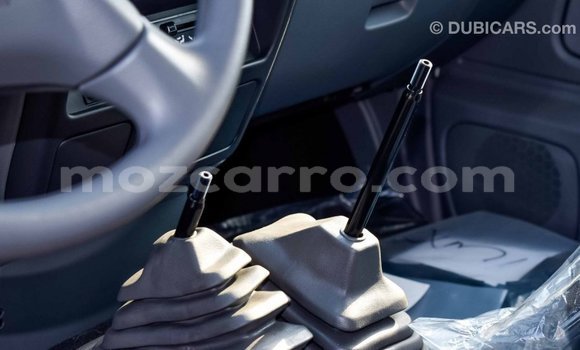 Comprar Importar Nissan NP 300 Branco Carro em Import - Dubai em Cabo Delgado Comprar Importar Nissan NP 300 Branco Carro em Import - Dubai em Cabo Delgado