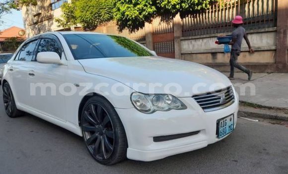 Comprar Usado Toyota Mark X Branco Carro em Búzi em Sofala