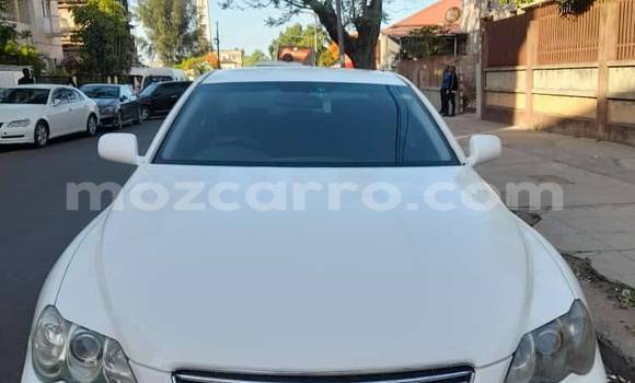 Comprar Usado Toyota Mark X Branco Carro em Búzi em Sofala Comprar Usado Toyota Mark X Branco Carro em Búzi em Sofala