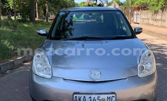 Tenga Tsaru Mazda Verisa Zvimwe Mota in Beautiful vista in Maputo