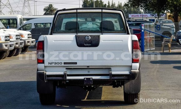 Comprar Importar Nissan NP 300 Branco Carro em Import - Dubai em Cabo Delgado Comprar Importar Nissan NP 300 Branco Carro em Import - Dubai em Cabo Delgado