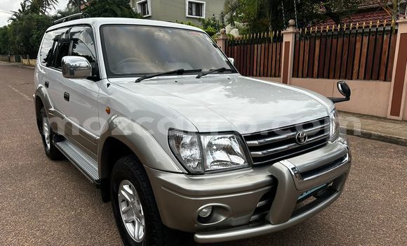 Nunua Ilio tumika Toyota Land Cruiser Prado Nyeupe Gari ndani ya Maputo nchini Maputo Nunua Ilio tumika Toyota Land Cruiser Prado Nyeupe Gari ndani ya Maputo nchini Maputo