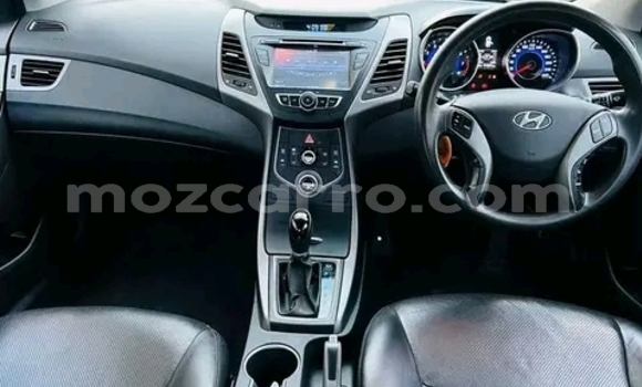 Comprar Usado Hyundai Elantra Branco Carro em Maputo em Maputo Comprar Usado Hyundai Elantra Branco Carro em Maputo em Maputo