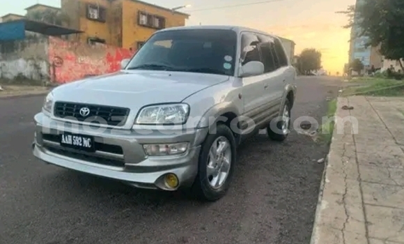 Comprar Usado Toyota RAV4 Branco Carro em Maputo em Maputo Comprar Usado Toyota RAV4 Branco Carro em Maputo em Maputo