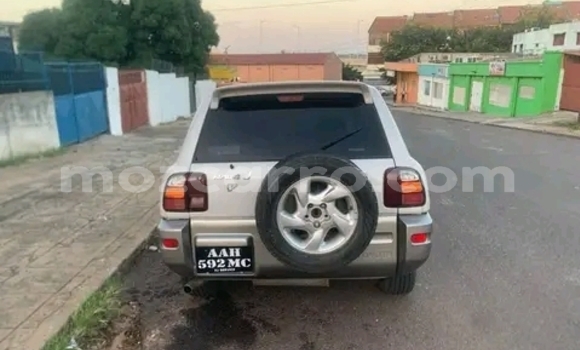 Comprar Usado Toyota RAV4 Branco Carro em Maputo em Maputo Comprar Usado Toyota RAV4 Branco Carro em Maputo em Maputo