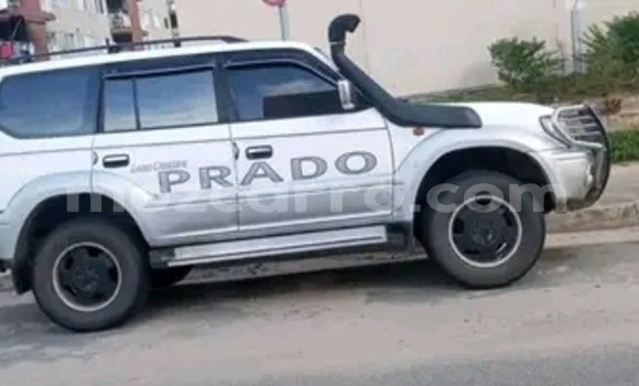 Nunua Ilio tumika Toyota Land Cruiser Prado Nyeupe Gari ndani ya Maputo nchini Maputo