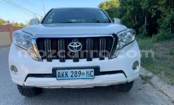 Nunua Ilio tumika Toyota Land Cruiser Prado Nyeupe Gari ndani ya Maputo nchini Maputo Nunua Ilio tumika Toyota Land Cruiser Prado Nyeupe Gari ndani ya Maputo nchini Maputo