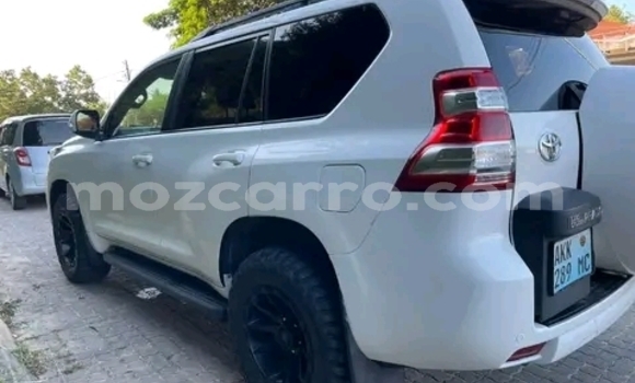 Nunua Ilio tumika Toyota Land Cruiser Prado Nyeupe Gari ndani ya Maputo nchini Maputo Nunua Ilio tumika Toyota Land Cruiser Prado Nyeupe Gari ndani ya Maputo nchini Maputo