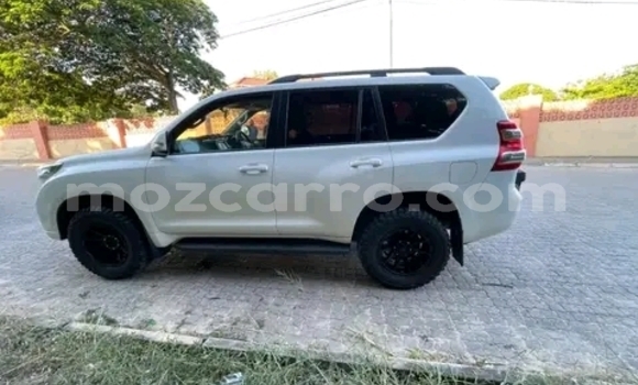 Nunua Ilio tumika Toyota Land Cruiser Prado Nyeupe Gari ndani ya Maputo nchini Maputo Nunua Ilio tumika Toyota Land Cruiser Prado Nyeupe Gari ndani ya Maputo nchini Maputo