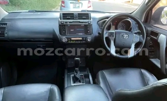 Nunua Ilio tumika Toyota Land Cruiser Prado Nyeupe Gari ndani ya Maputo nchini Maputo Nunua Ilio tumika Toyota Land Cruiser Prado Nyeupe Gari ndani ya Maputo nchini Maputo