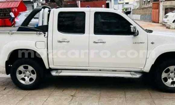 Comprar Usado Mazda BT-50 Branco Carro em Maputo em Maputo