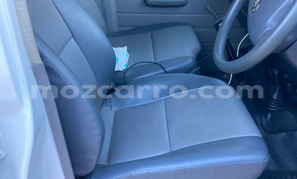 Buy Used Toyota Land Cruiser White Car in Maputo in Maputo Buy Used Toyota Land Cruiser White Car in Maputo in Maputo