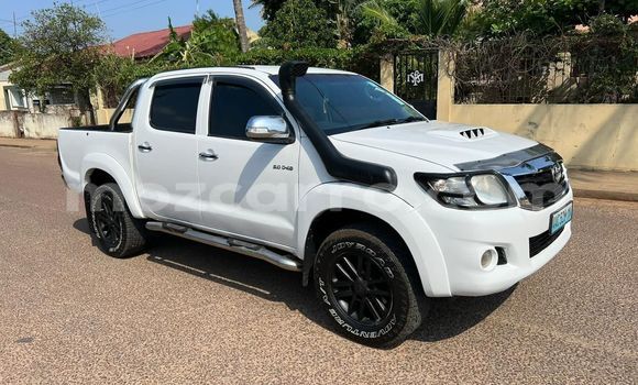Comprar Usado Toyota Hilux Branco Carro em Maputo em Maputo