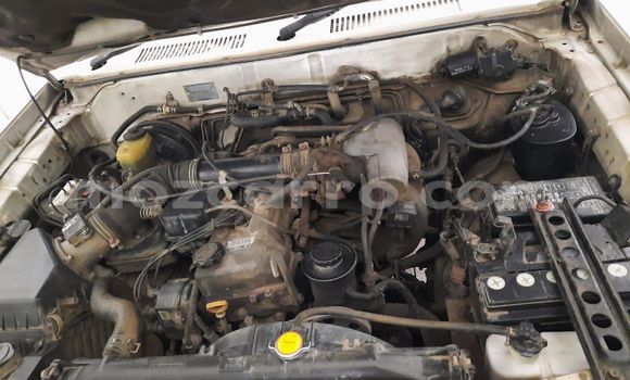 Nunua Ilio tumika Toyota Land Cruiser Prado Nyeupe Gari ndani ya Maputo nchini Maputo Nunua Ilio tumika Toyota Land Cruiser Prado Nyeupe Gari ndani ya Maputo nchini Maputo