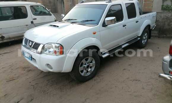 Comprar Usado Nissan Hardbody Branco Carro em Maputo em Maputo