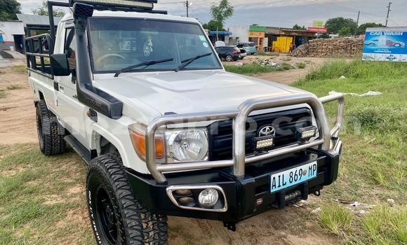 Comprar Usado Toyota Land Cruiser Branco Carro em Maputo em Maputo