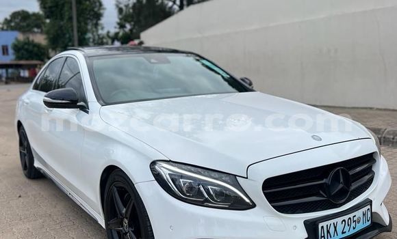 Tenga Tsaru Mercedes-Benz C-Classe Chena Mota in Maputo in Maputo