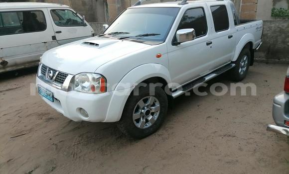 Comprar Usado Nissan Hardbody Branco Carro em Maputo em Maputo