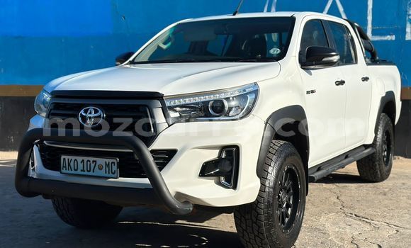 Comprar Usado Toyota Hiluxe Revo Branco Carro em Maputo em Maputo