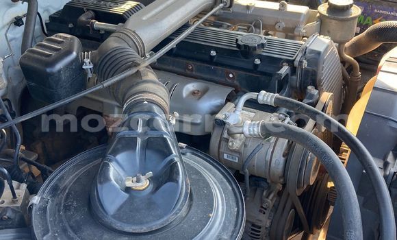 Nunua Ilio tumika Toyota Land Cruiser Prado Nyeupe Gari ndani ya Maputo nchini Maputo Nunua Ilio tumika Toyota Land Cruiser Prado Nyeupe Gari ndani ya Maputo nchini Maputo