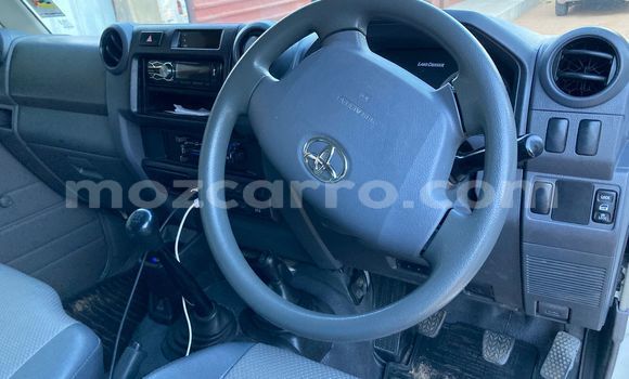 Nunua Ilio tumika Toyota Land Cruiser Prado Nyeupe Gari ndani ya Maputo nchini Maputo Nunua Ilio tumika Toyota Land Cruiser Prado Nyeupe Gari ndani ya Maputo nchini Maputo