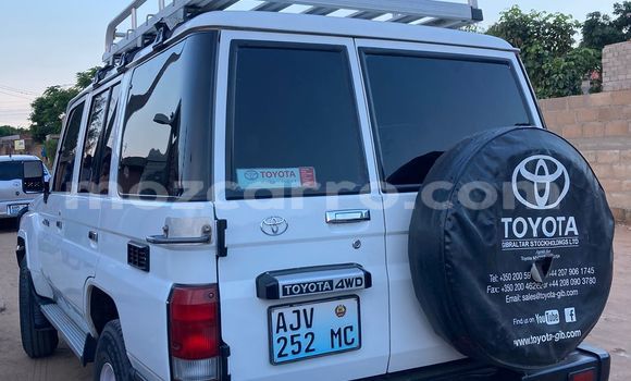 Nunua Ilio tumika Toyota Land Cruiser Prado Nyeupe Gari ndani ya Maputo nchini Maputo Nunua Ilio tumika Toyota Land Cruiser Prado Nyeupe Gari ndani ya Maputo nchini Maputo