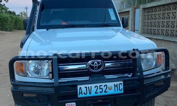 Nunua Ilio tumika Toyota Land Cruiser Prado Nyeupe Gari ndani ya Maputo nchini Maputo Nunua Ilio tumika Toyota Land Cruiser Prado Nyeupe Gari ndani ya Maputo nchini Maputo