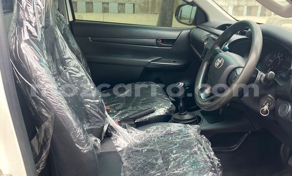 Buy Used Toyota Hiluxe Revo White Car in Maputo in Maputo Buy Used Toyota Hiluxe Revo White Car in Maputo in Maputo