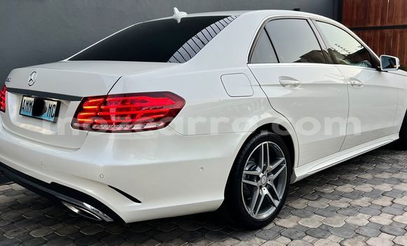 Nunua Ilio tumika Mercedes‒Benz E-Class Nyeupe Gari ndani ya Maputo nchini Maputo Nunua Ilio tumika Mercedes‒Benz E-Class Nyeupe Gari ndani ya Maputo nchini Maputo