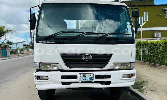 Nunua Ilio tumika Nissan Urvan Nyeupe Gari ndani ya Maputo nchini Maputo