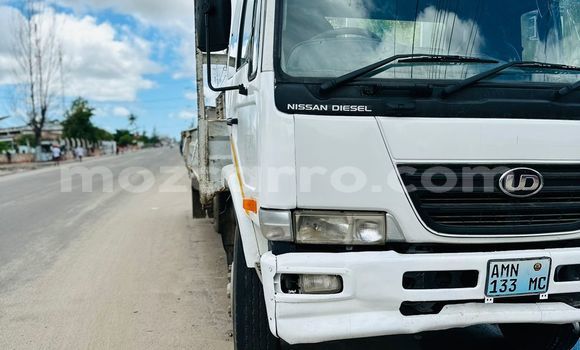 Tenga Tsaru Nissan Urvan Chena Mota in Maputo in Maputo Tenga Tsaru Nissan Urvan Chena Mota in Maputo in Maputo