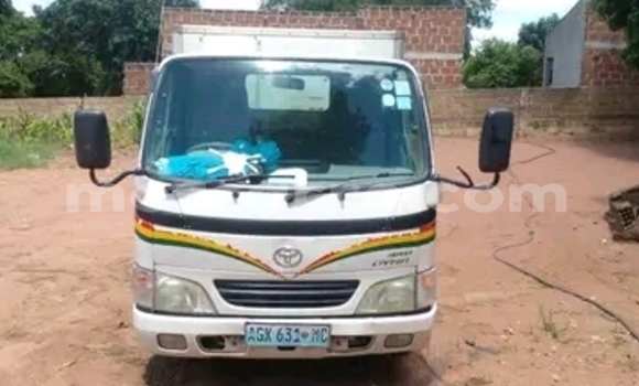 Nunua Ilio tumika Toyota Dyna Nyeupe Gari ndani ya Maputo nchini Maputo Nunua Ilio tumika Toyota Dyna Nyeupe Gari ndani ya Maputo nchini Maputo