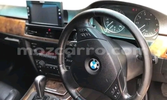 Tenga Tsaru BMW 3-Series Tsvuku Mota in Maputo in Maputo Tenga Tsaru BMW 3-Series Tsvuku Mota in Maputo in Maputo