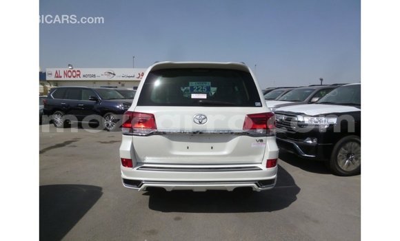 Nunua Imported Toyota Land Cruiser Nyeupe Gari ndani ya Import - Dubai nchini Cabo Delgado Nunua Imported Toyota Land Cruiser Nyeupe Gari ndani ya Import - Dubai nchini Cabo Delgado