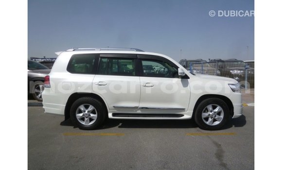 Nunua Imported Toyota Land Cruiser Nyeupe Gari ndani ya Import - Dubai nchini Cabo Delgado Nunua Imported Toyota Land Cruiser Nyeupe Gari ndani ya Import - Dubai nchini Cabo Delgado