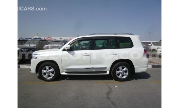 Nunua Imported Toyota Land Cruiser Nyeupe Gari ndani ya Import - Dubai nchini Cabo Delgado Nunua Imported Toyota Land Cruiser Nyeupe Gari ndani ya Import - Dubai nchini Cabo Delgado