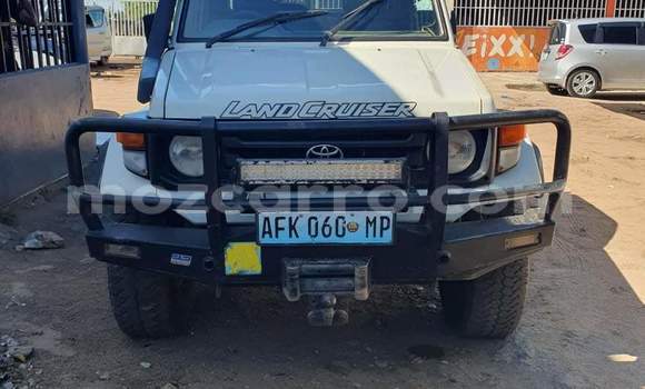 Nunua Ilio tumika Toyota Land Cruiser Nyeupe Gari ndani ya Maputo nchini Maputo Nunua Ilio tumika Toyota Land Cruiser Nyeupe Gari ndani ya Maputo nchini Maputo