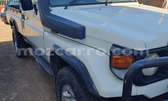 Nunua Ilio tumika Toyota Land Cruiser Nyeupe Gari ndani ya Maputo nchini Maputo Nunua Ilio tumika Toyota Land Cruiser Nyeupe Gari ndani ya Maputo nchini Maputo