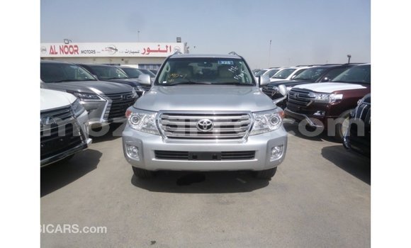 Tenga Imported Toyota Land Cruiser Zvimwe Mota in Import - Dubai in Cabo Delgado Tenga Imported Toyota Land Cruiser Zvimwe Mota in Import - Dubai in Cabo Delgado