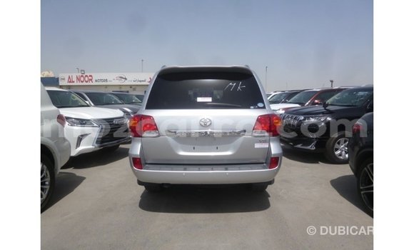Tenga Imported Toyota Land Cruiser Zvimwe Mota in Import - Dubai in Cabo Delgado Tenga Imported Toyota Land Cruiser Zvimwe Mota in Import - Dubai in Cabo Delgado