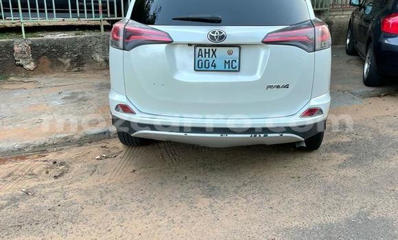 Nunua Ilio tumika Toyota RAV4 Nyeupe Gari ndani ya Maputo nchini Maputo Nunua Ilio tumika Toyota RAV4 Nyeupe Gari ndani ya Maputo nchini Maputo