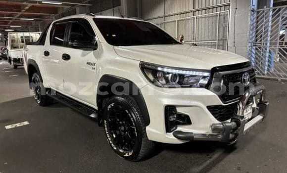 Comprar Usado Toyota Hiluxe Revo Branco Carro em Maputo em Maputo