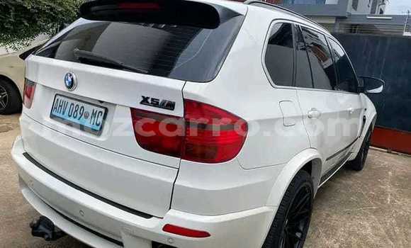 Nunua Ilio tumika BMW X5 Nyeupe Gari ndani ya Maputo nchini Maputo