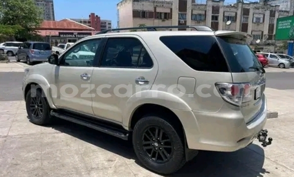 Nunua Ilio tumika Toyota Fortuner Nyeupe Gari ndani ya Maputo nchini Maputo Nunua Ilio tumika Toyota Fortuner Nyeupe Gari ndani ya Maputo nchini Maputo