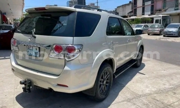 Nunua Ilio tumika Toyota Fortuner Nyeupe Gari ndani ya Maputo nchini Maputo Nunua Ilio tumika Toyota Fortuner Nyeupe Gari ndani ya Maputo nchini Maputo