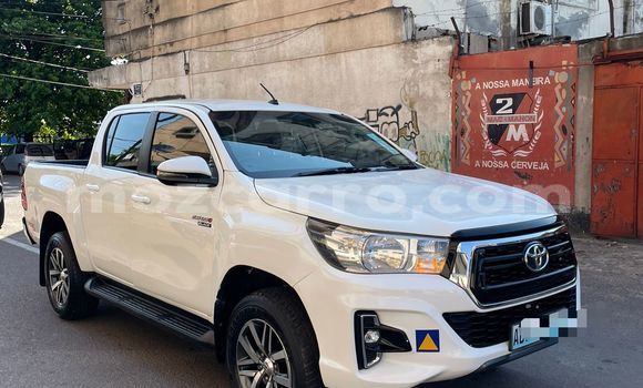 Comprar Usado Toyota Hiluxe Revo Branco Carro em Maputo em Maputo
