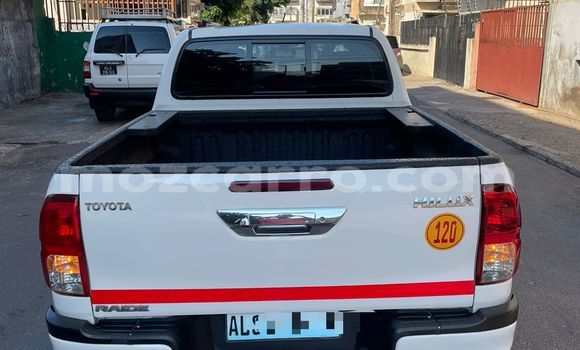 Buy Used Toyota Hiluxe Revo White Car in Maputo in Maputo Buy Used Toyota Hiluxe Revo White Car in Maputo in Maputo