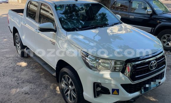 Buy Used Toyota Hiluxe Revo White Car in Maputo in Maputo Buy Used Toyota Hiluxe Revo White Car in Maputo in Maputo