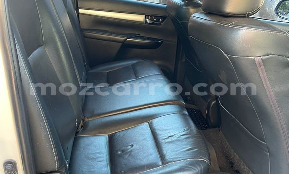 Buy Used Toyota Hiluxe Revo White Car in Maputo in Maputo Buy Used Toyota Hiluxe Revo White Car in Maputo in Maputo